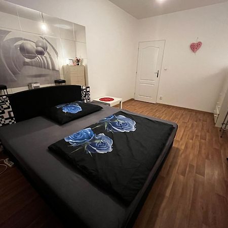 Monfas Apartment Garden City Praag Buitenkant foto